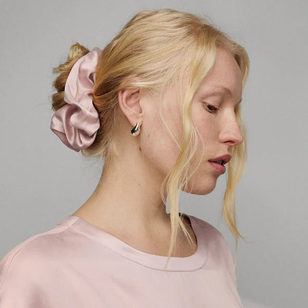 files/WASHABLE_SILK_CLASSIC_SCRUNCHIE_DELICATE_PINK-1_grande_c7ef6c39-f63c-4394-9045-4cac1c4a93e9.webp