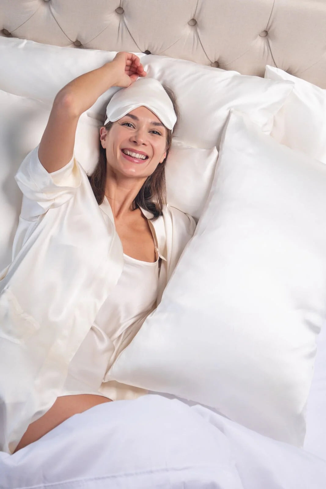 files/silk-pillowcase-sleep-maks-lifestyle_1067x1600_0688daef-4fef-46c0-8d00-a6f5e8208b97.webp
